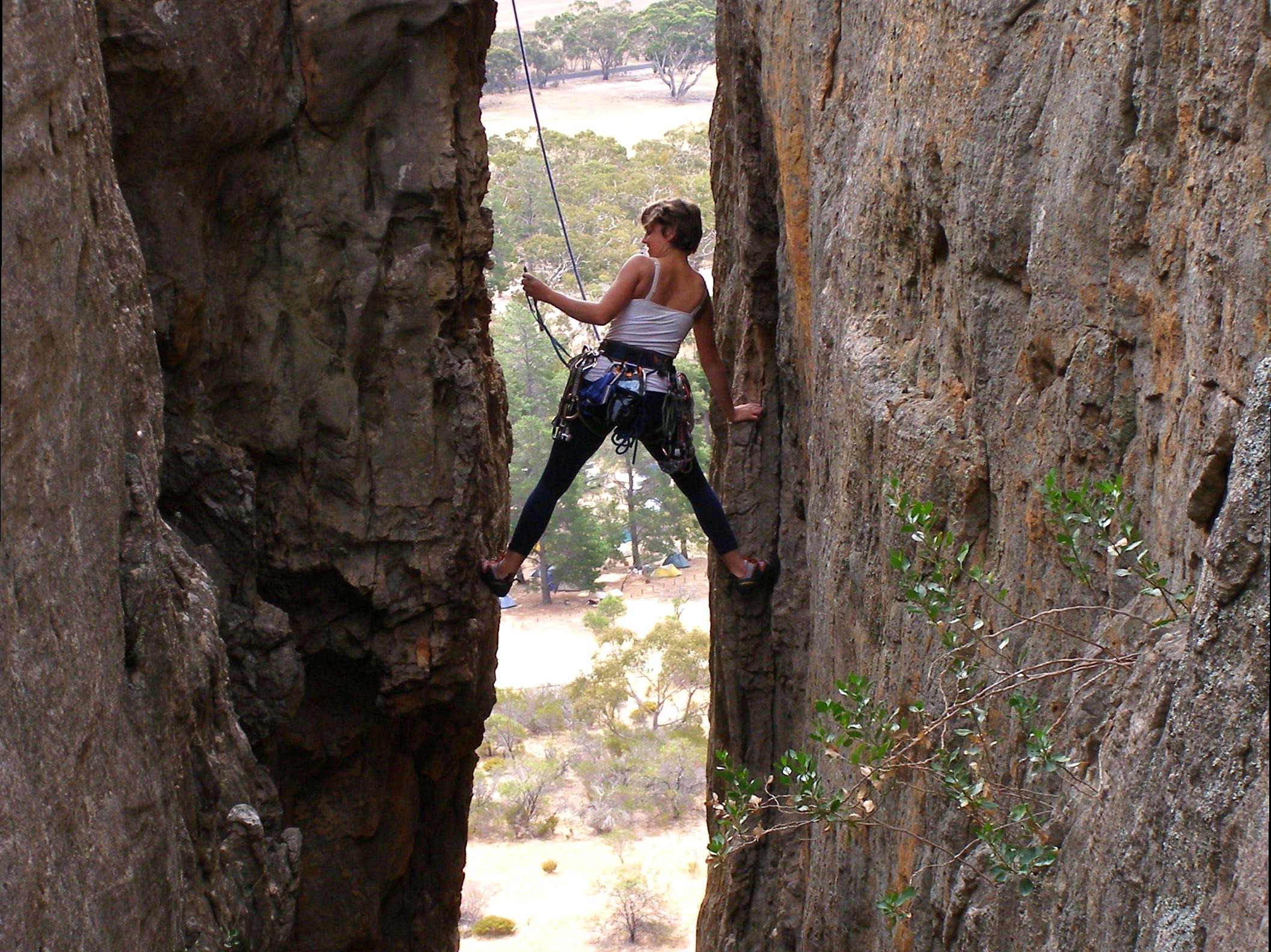 realestatedemands | Watch Rock Climbers at Mount Arapiles: Observe climbers at Mount Arapiles